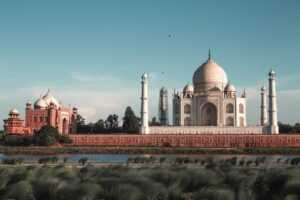 if i logout of life360 will it still show my location