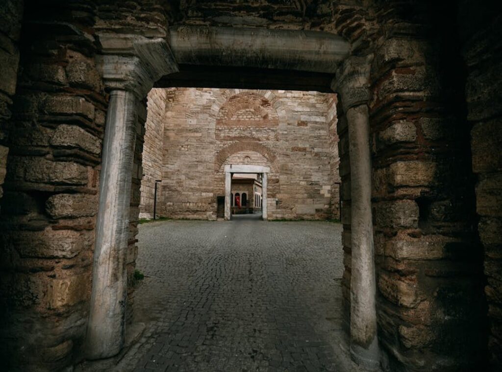 How Old Is Sandiro Qazalcat